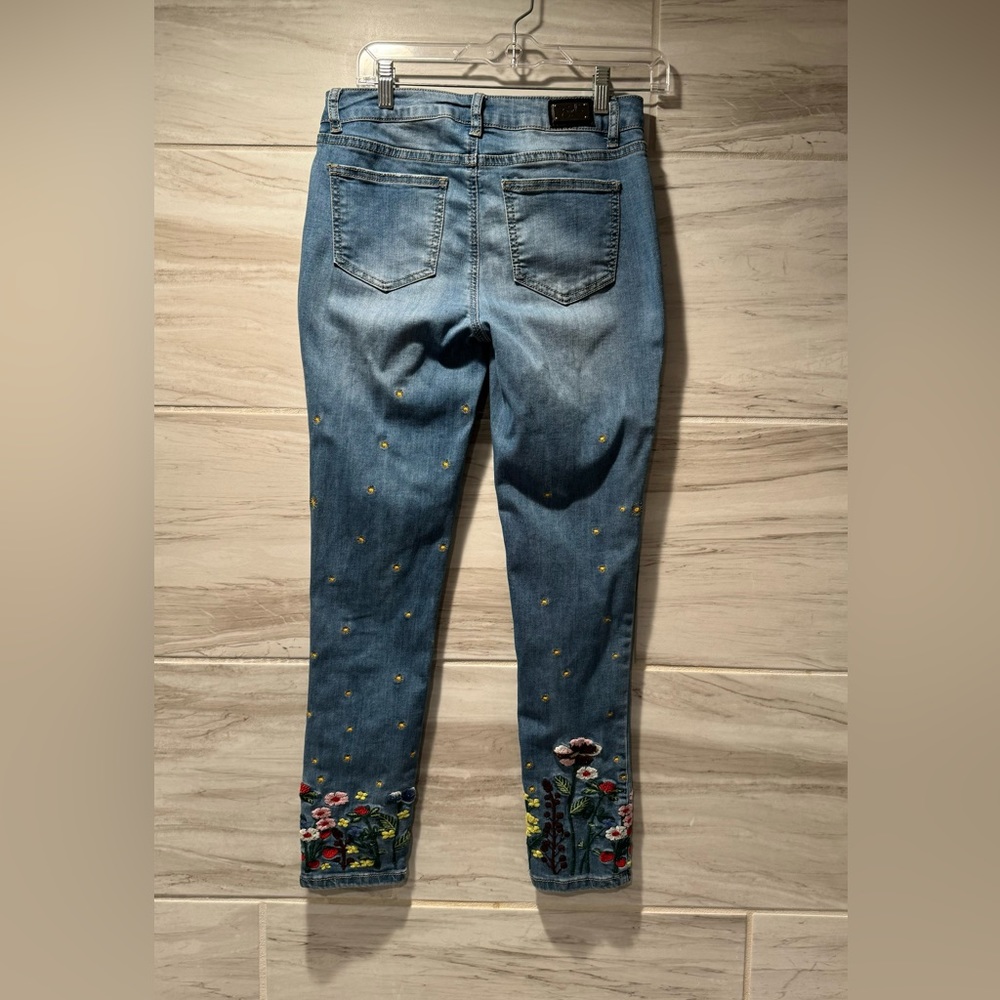 Women’s Earl Embroidered Ankle Skinny
Jeans Size 4 - Picture 7 of 15